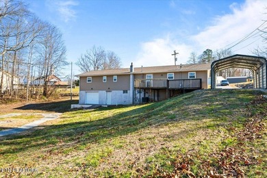 Welcome home to this well-maintained three-bedroom, two-bath - photo 43