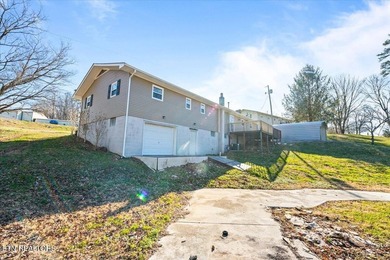 Welcome home to this well-maintained three-bedroom, two-bath - photo 46
