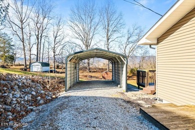 Welcome home to this well-maintained three-bedroom, two-bath - photo 47
