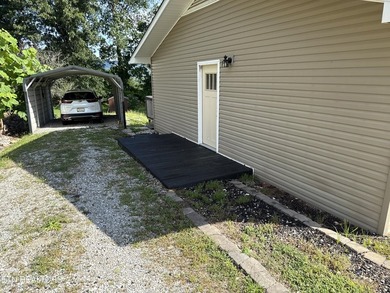 Welcome home to this well-maintained three-bedroom, two-bath - photo 50