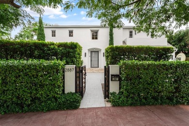 This luxurious Miami Beach estate presents a seamless blend of - photo 4