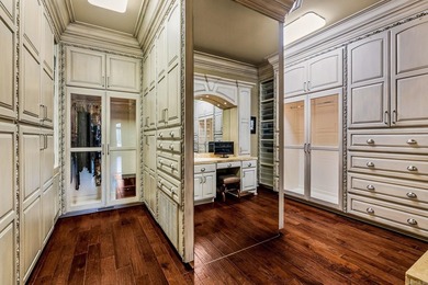 Inspired by the iconic Neiman Marcus Holiday House, this - photo 21