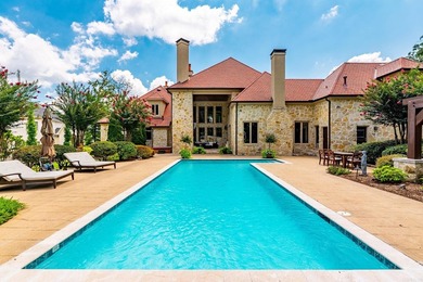 Inspired by the iconic Neiman Marcus Holiday House, this - photo 43
