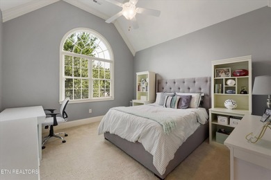 Luxury meets lifestyle in this exceptional Jefferson Park - photo 29