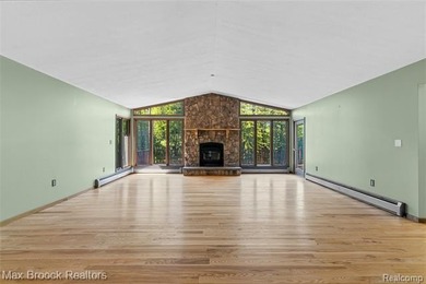 Hidden and tucked away, this is one of those properties that - photo 11