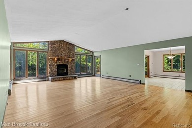 Hidden and tucked away, this is one of those properties that - photo 12