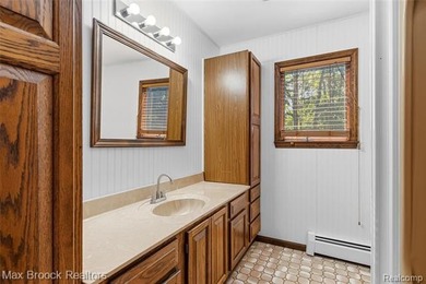 Hidden and tucked away, this is one of those properties that - photo 16