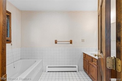 Hidden and tucked away, this is one of those properties that - photo 20