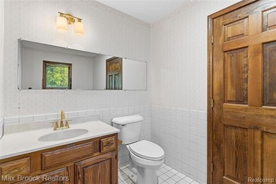 Hidden and tucked away, this is one of those properties that - photo 21