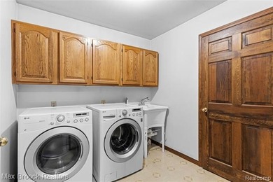 Hidden and tucked away, this is one of those properties that - photo 31