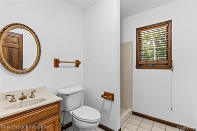 Hidden and tucked away, this is one of those properties that - photo 32