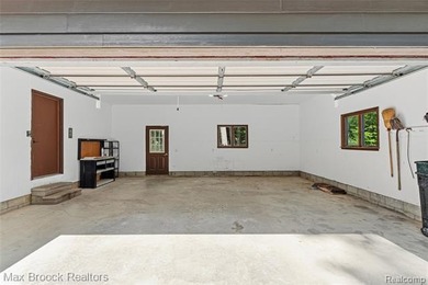 Hidden and tucked away, this is one of those properties that - photo 34