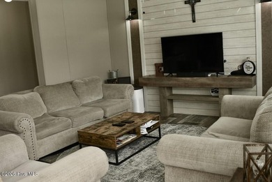 This beautifully maintained manufactured 2023 Clayton home - photo 8