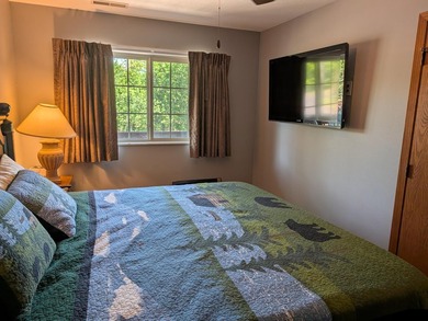 Stunning 3-Bedroom Condo with Breathtaking Lake Views of the - photo 14