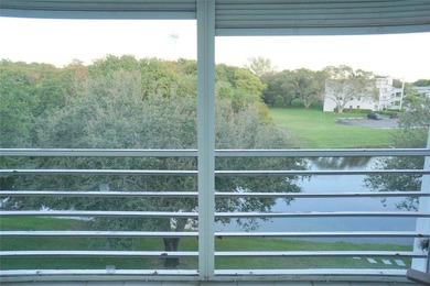 This Penthouse 1 bedrum, 1.5 bath w/ beautiful water view is - photo 26