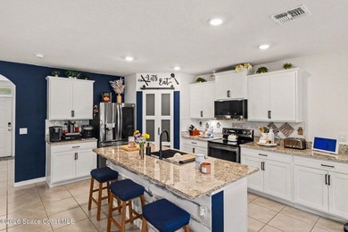 Waterfront luxury meets everyday comfort in this timeless, 5 - photo 5