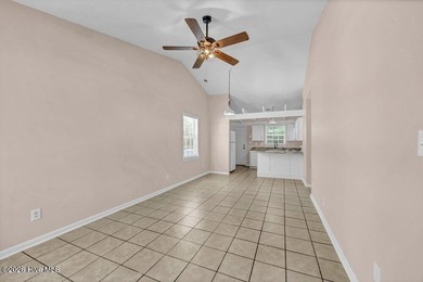 Great opportunity in the center of town! No HOA fees and low - photo 3