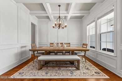 Two primary suites, a gourmet kitchen, soaring vaulted ceilings - photo 6
