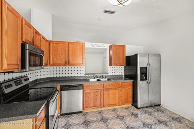 Nice 3 bedroom 2 bath 2 car garage with a bonus room & a Large - photo 4