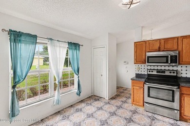Nice 3 bedroom 2 bath 2 car garage with a bonus room & a Large - photo 5