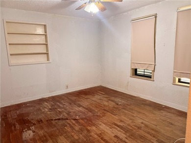 Charming 2-bedroom, 1-bath home situated on a spacious lot with - photo 8