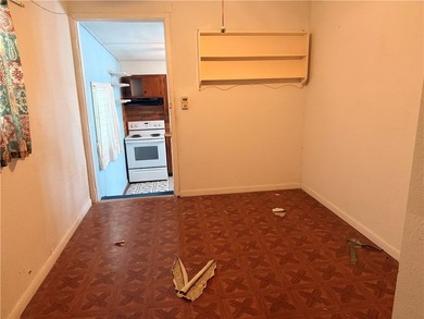 Charming 2-bedroom, 1-bath home situated on a spacious lot with - photo 9