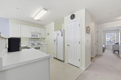 Welcome to this beautifully maintained 3 bedroom, 2 bathroom - photo 11