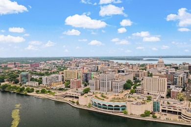 You'll fall in love with the fantastic views overlooking Lake - photo 33