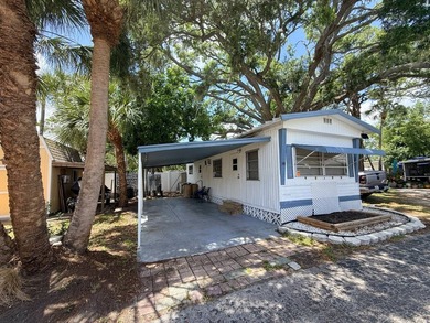 1 bedroom, 1 bath with updates. Carport. Great location off of - photo 2
