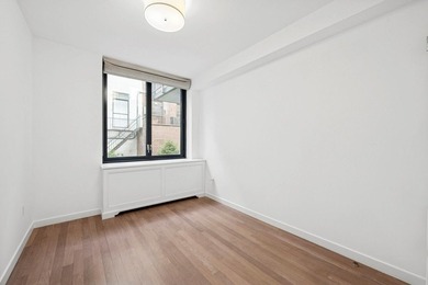 Open layout with XL living area and spacious bedrooms with TONS - photo 12
