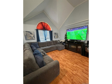 Welcome to this massive 7 Bedroom, 5 Bath oversized high ranch - photo 3