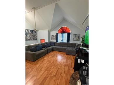 Welcome to this massive 7 Bedroom, 5 Bath oversized high ranch - photo 4