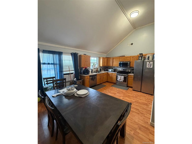 Welcome to this massive 7 Bedroom, 5 Bath oversized high ranch - photo 5