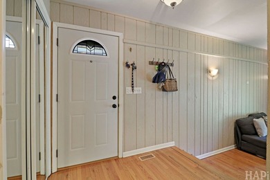Welcome home to this beautifully maintained, ground-level ranch - photo 4