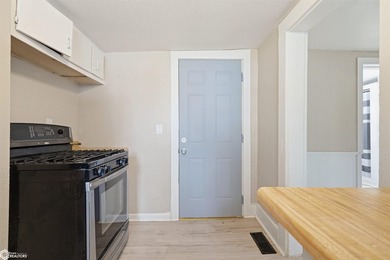 Charming and move-in ready, this beautifully renovated 2-bedroom - photo 11