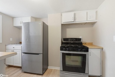 Charming and move-in ready, this beautifully renovated 2-bedroom - photo 12