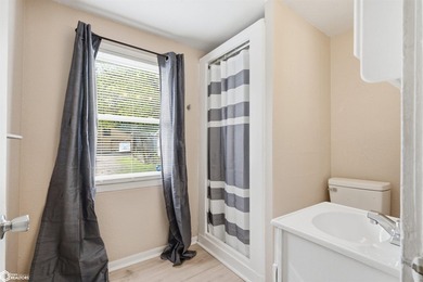 Charming and move-in ready, this beautifully renovated 2-bedroom - photo 13