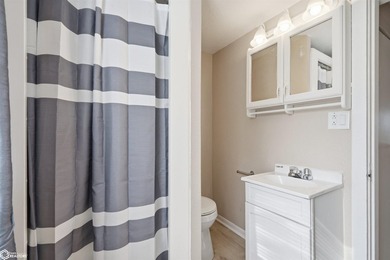 Charming and move-in ready, this beautifully renovated 2-bedroom - photo 14