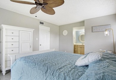 Gorgeous 2 bed, 2 bath, 2nd floor condo overlooking the 8th - photo 14