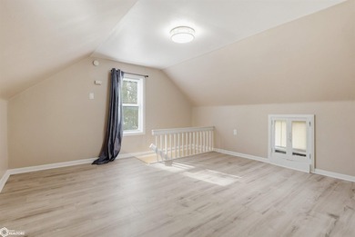 Charming and move-in ready, this beautifully renovated 2-bedroom - photo 16