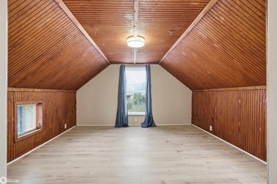 Charming and move-in ready, this beautifully renovated 2-bedroom - photo 17