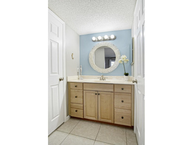Gorgeous 2 bed, 2 bath, 2nd floor condo overlooking the 8th - photo 17