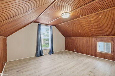 Charming and move-in ready, this beautifully renovated 2-bedroom - photo 18