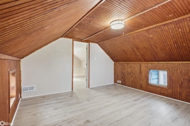 Charming and move-in ready, this beautifully renovated 2-bedroom - photo 19