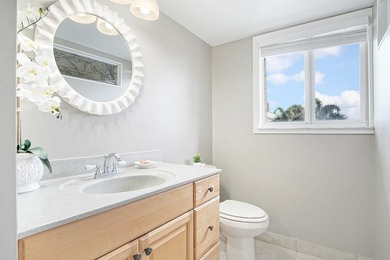 Gorgeous 2 bed, 2 bath, 2nd floor condo overlooking the 8th - photo 25