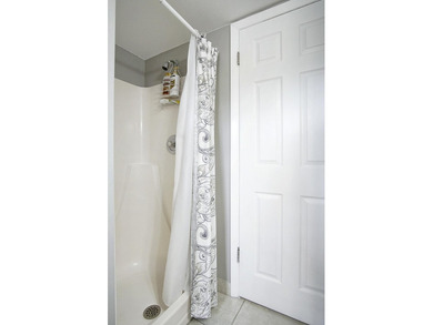 Gorgeous 2 bed, 2 bath, 2nd floor condo overlooking the 8th - photo 26