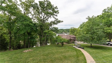Lakefront living at its finest! This updated 4-bedroom, 3-bath - photo 38