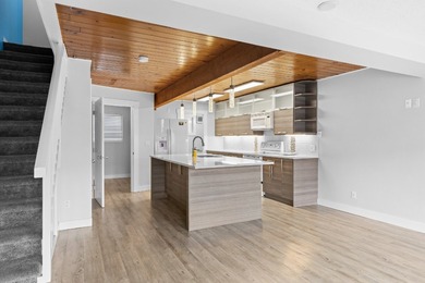 Lakeshore life meets incredible value in this turnkey townhome - photo 2