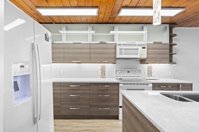 Lakeshore life meets incredible value in this turnkey townhome - photo 10