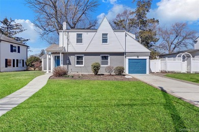 Welcome to This Stunning Colonial in Prime Freeport! Don't miss - photo 1